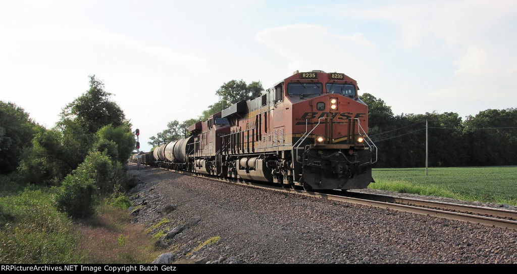 BNSF 8235 & CP 8728